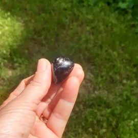 Pierre roulée en Hypersthène