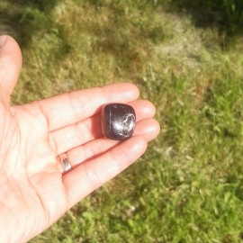 Pierre roulée en Hypersthène