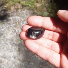 Pierre roulée en Hypersthène