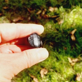 Pierre roulée en Hypersthène