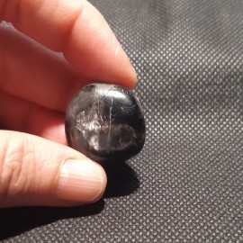 Pierre roulée en Hypersthène